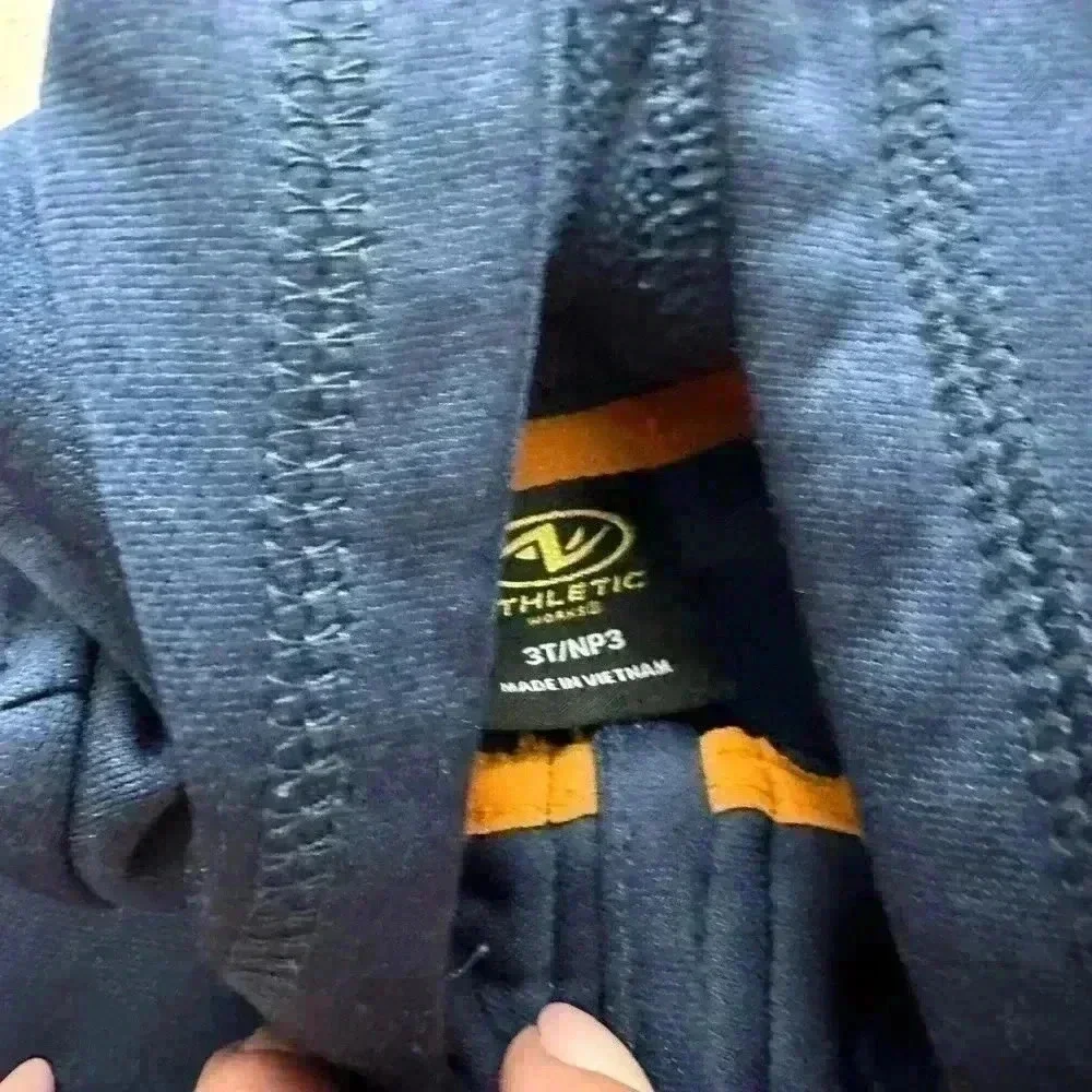 253. Kid’s sweatshirt size 3-4 set of 4
